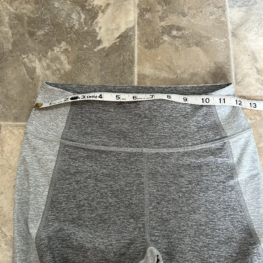 NWT Outdoor Voices Grey Dove/Ash Warmup 3/4 Leggings XS